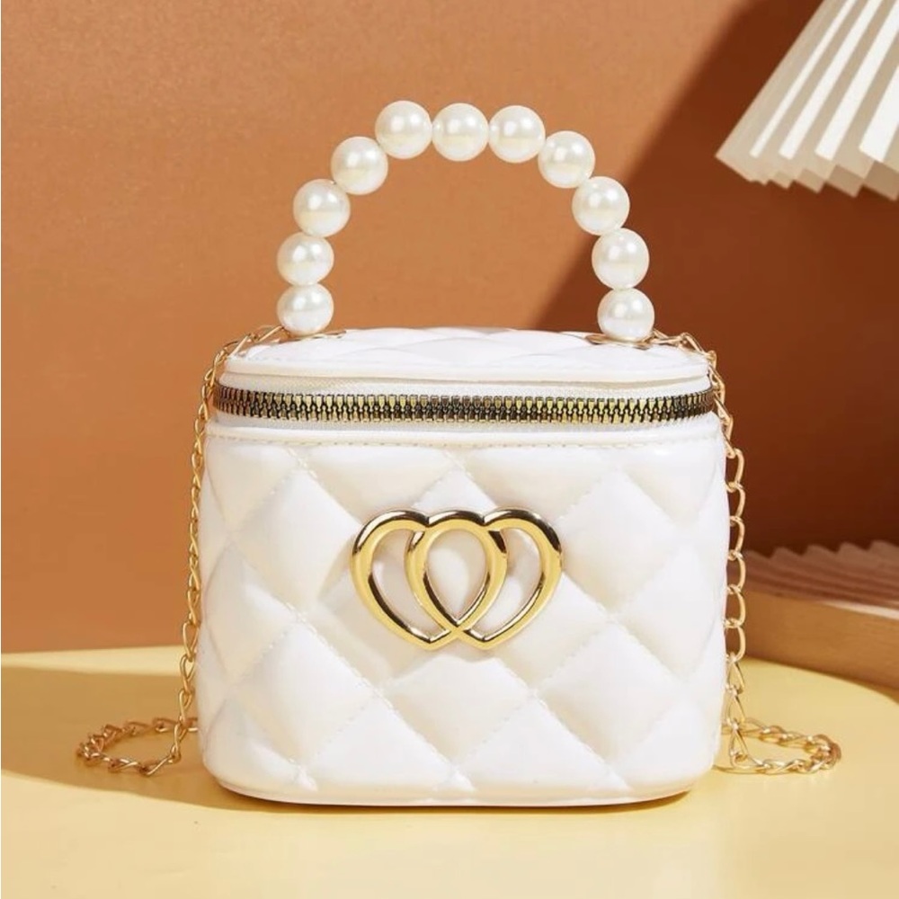 Elegant White Quilted Handbag with Pearl Handle